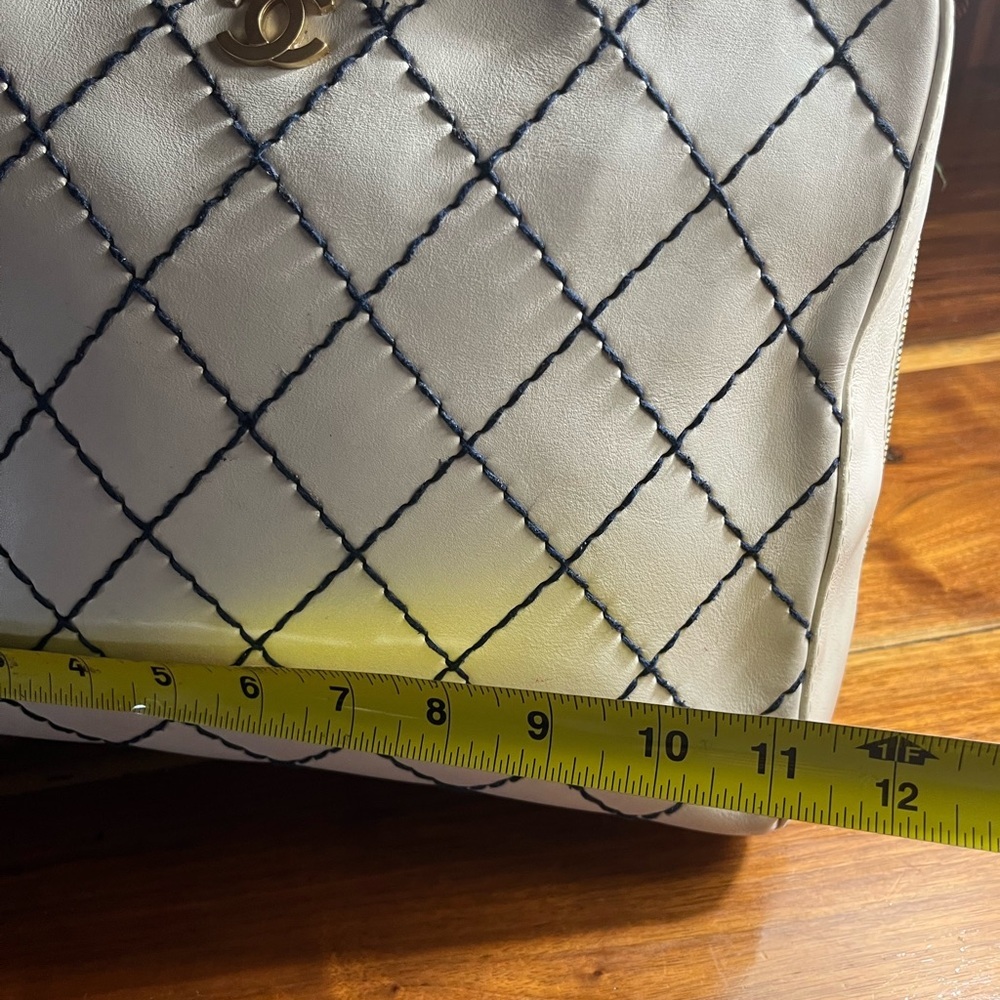 Vintage Chanel off Cream Leather Tote Bag - Picture 13 of 16